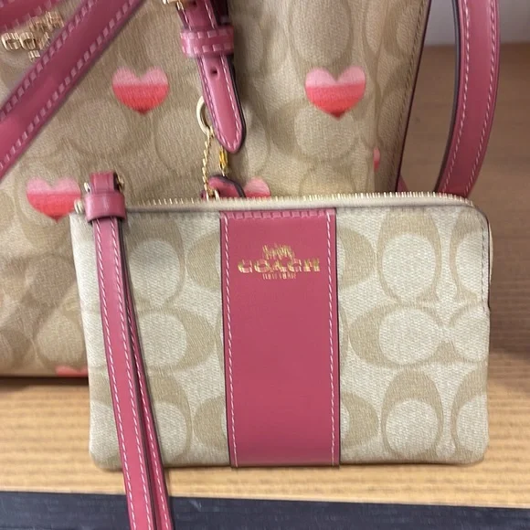 Coach Corner Zip Wristlet In Signature Canvas IM/Khaki Multi /Rouge - Picture 11 of 16